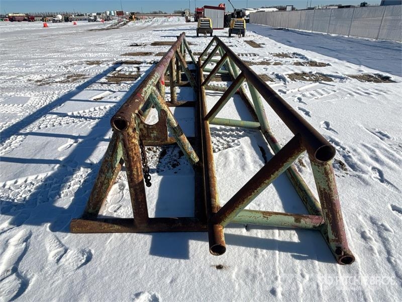 Quantity of (2) Pipe Racks معدات البناء - غير ذلك