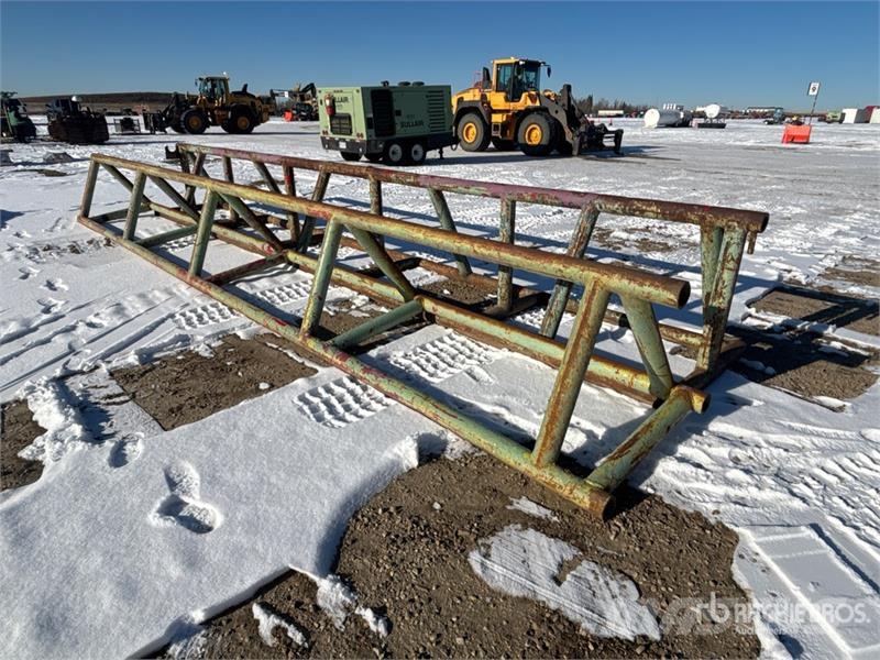 Quantity of (2) Pipe Racks معدات البناء - غير ذلك