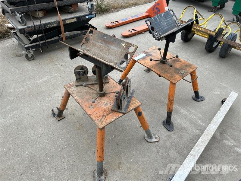 Quantity of (2) Pipe Stand Équipement de pipeline