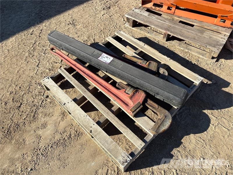  Quantity of (2) Pipe Wrench Andre komponenter