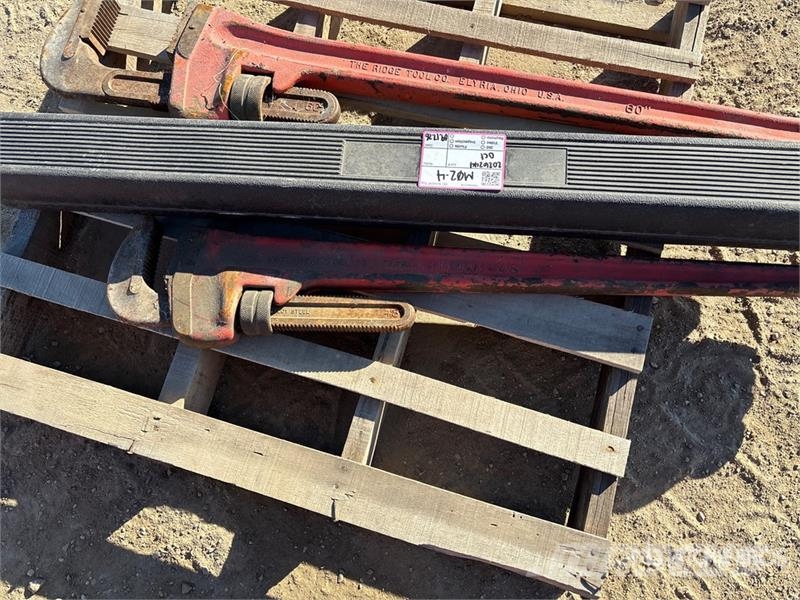  Quantity of (2) Pipe Wrench Andre komponenter