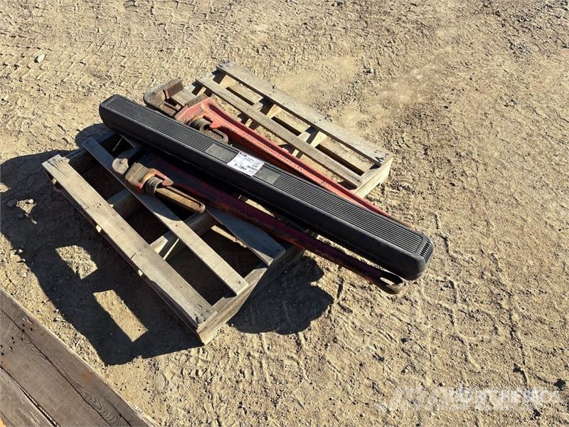  Quantity of (2) Pipe Wrench Andre komponenter