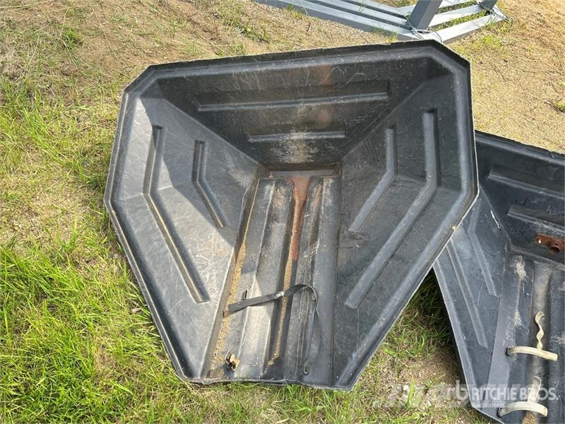 Quantity of (2) Poly Hopper Drugi deli