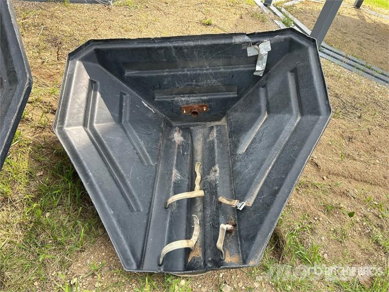 Quantity of (2) Poly Hopper Drugi deli
