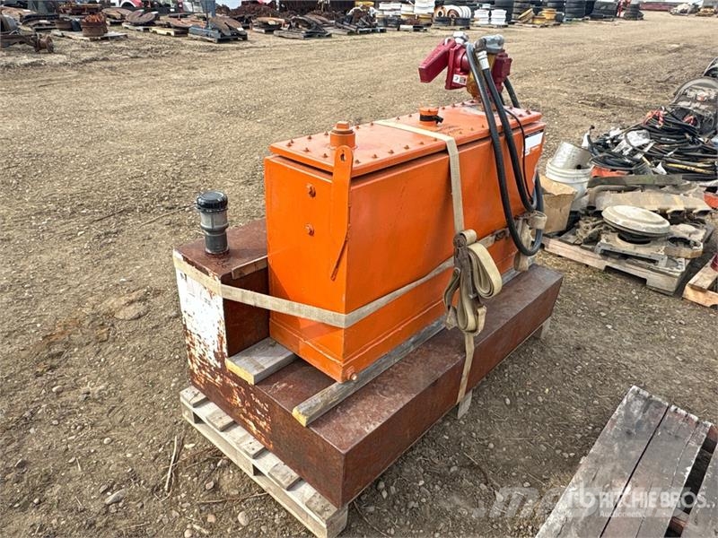  Quantity of (2) Portable Steel Fuel Tank Depósitos de combustible y aditivos