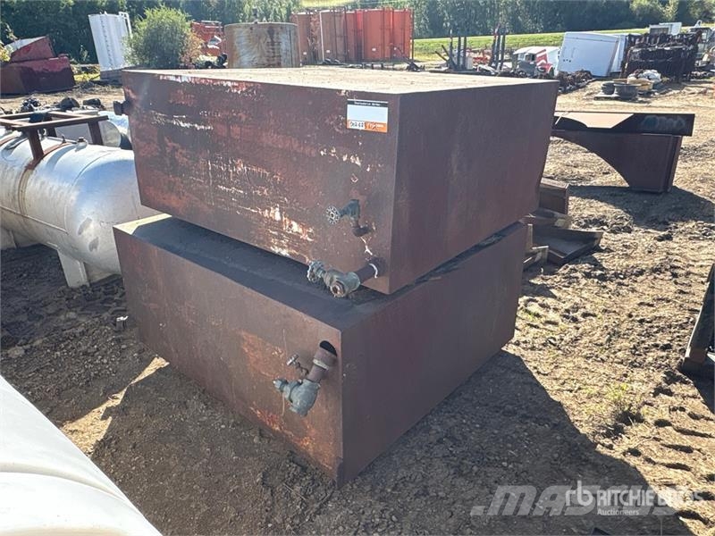  Quantity of (2) Portable Steel Tank Depósitos de combustible y aditivos