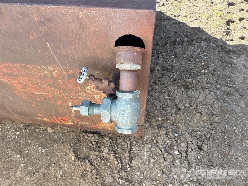  Quantity of (2) Portable Steel Tank Depósitos de combustible y aditivos
