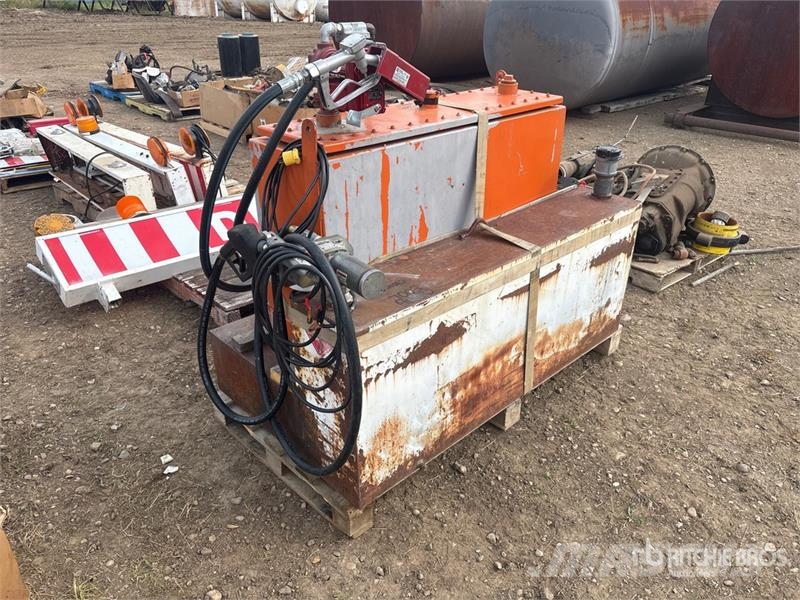 Quantity of (2) Portable Steel Fuel Tank Depósitos de combustible y aditivos