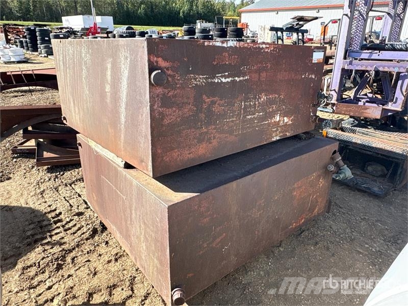  Quantity of (2) Portable Steel Tank Depósitos de combustible y aditivos