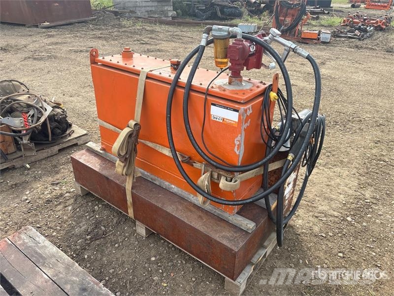  Quantity of (2) Portable Steel Fuel Tank Depósitos de combustible y aditivos