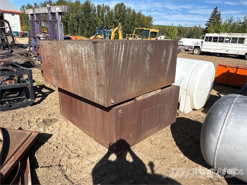  Quantity of (2) Portable Steel Tank Depósitos de combustible y aditivos