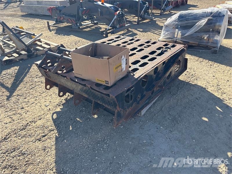  Quantity of (2) Ramps معدات النقل - غير ذلك