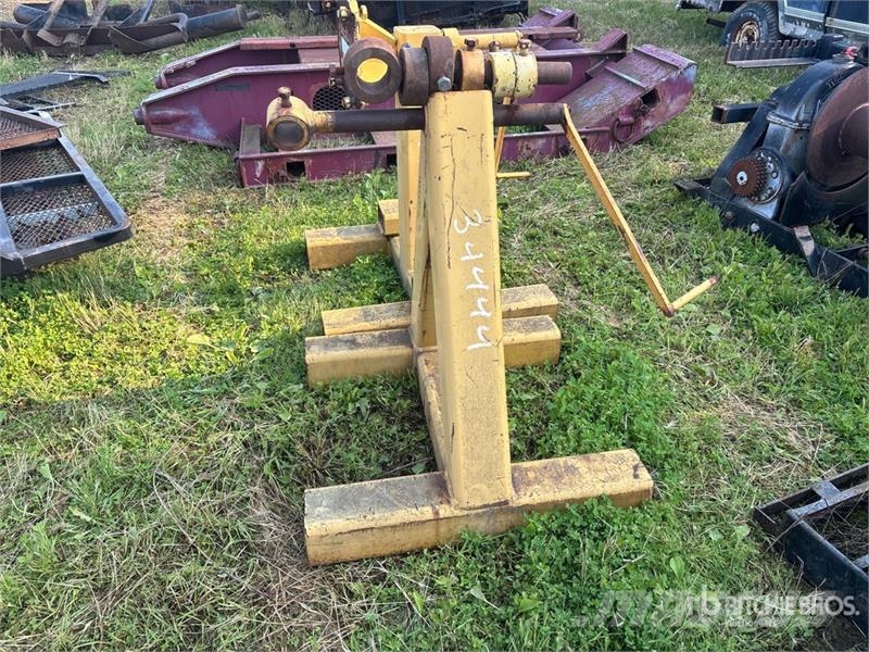  Quantity of (2) Reel Stand ماكينات منفعة عامة