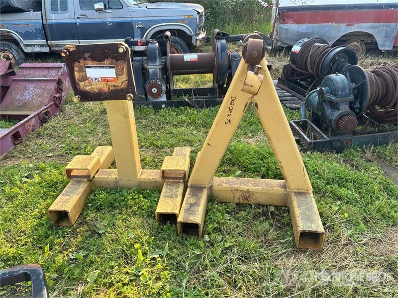  Quantity of (2) Reel Stand ماكينات منفعة عامة