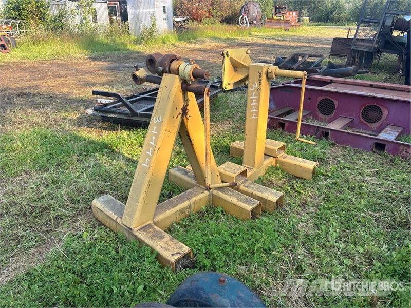  Quantity of (2) Reel Stand ماكينات منفعة عامة