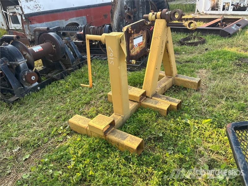  Quantity of (2) Reel Stand ماكينات منفعة عامة