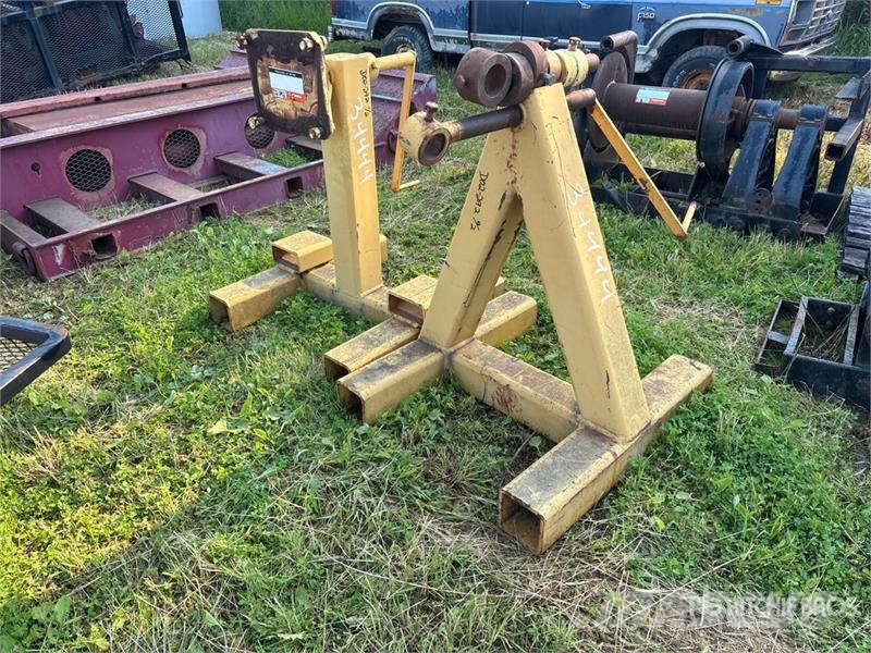  Quantity of (2) Reel Stand ماكينات منفعة عامة