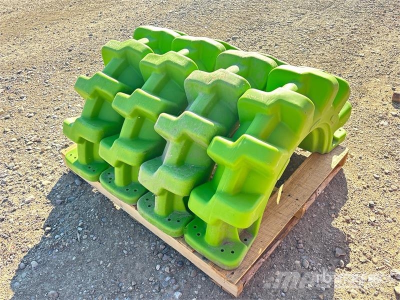 Quantity of (2) Rhinogator Poly Pivot Tires Opony, koła i felgi