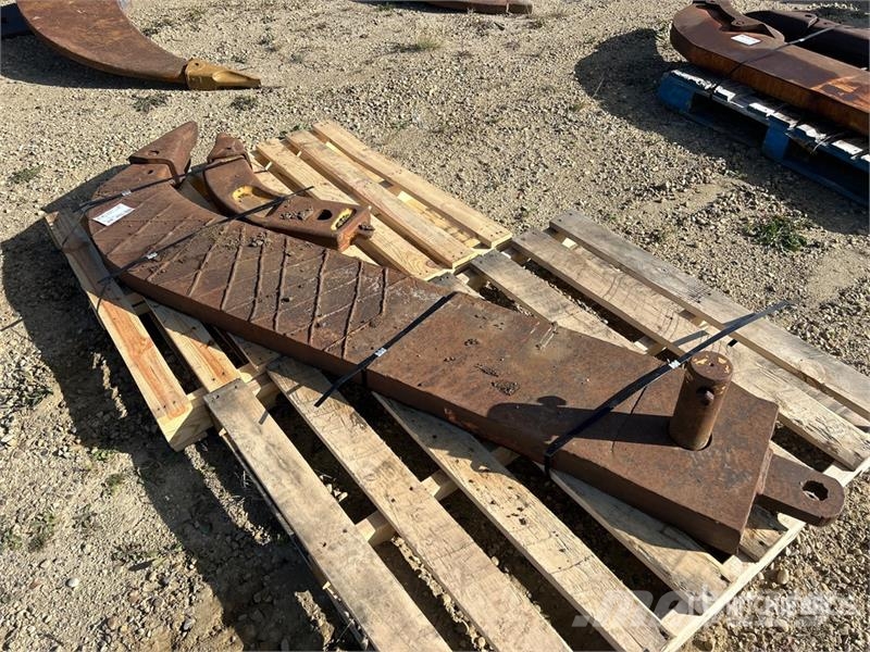  Quantity of (2) Ripper Shank - Fits 300 Series Ostatní komponenty