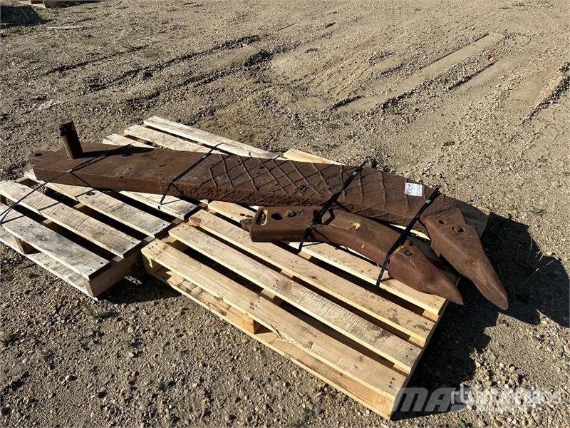  Quantity of (2) Ripper Shank - Fits 300 Series Ostatní komponenty
