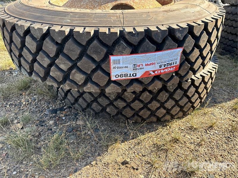 Quantity of (2) Roadx DT890 11R24.5 Tires (Unused) Шины и колёса