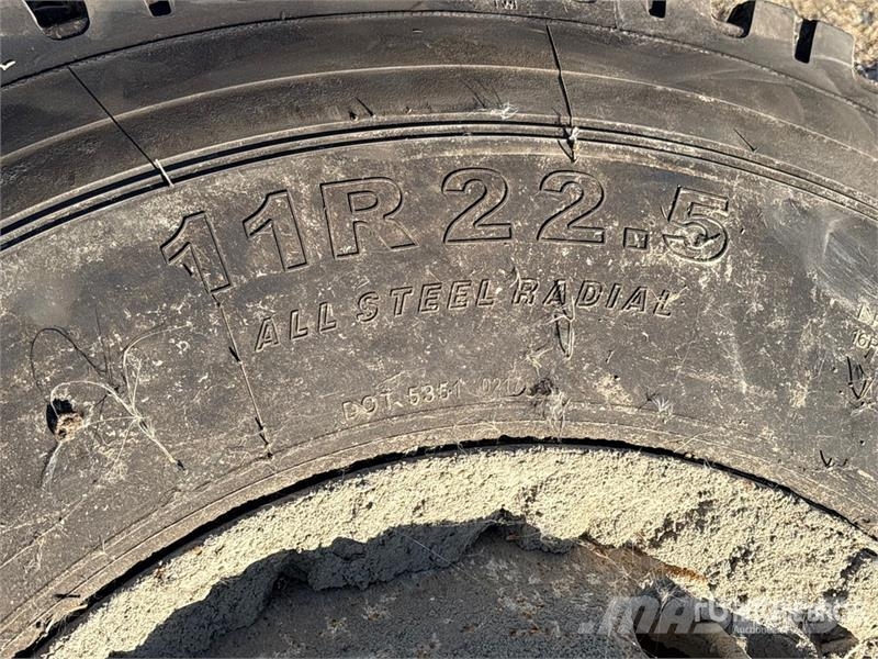  Quantity of (2) Roadx DT890 11R22.5 Tires Шины и колёса