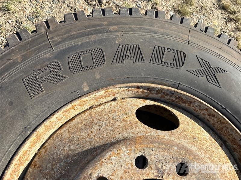  Quantity of (2) Roadx DT890 11R24.5 Tires (Unused) Шины и колёса
