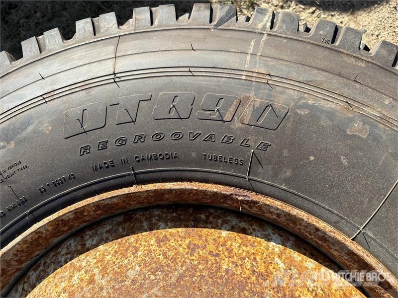  Quantity of (2) Roadx DT890 11R24.5 Tires (Unused) Шины и колёса