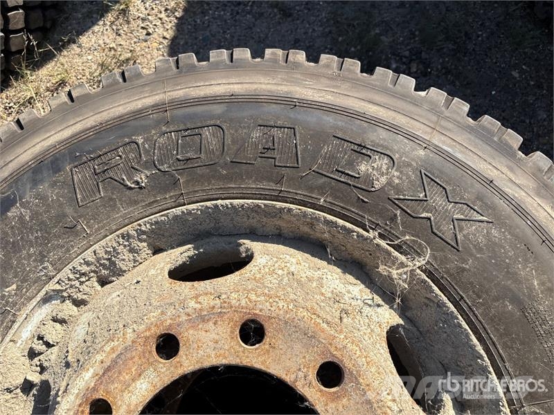  Quantity of (2) Roadx DT890 11R22.5 Tires Шины и колёса