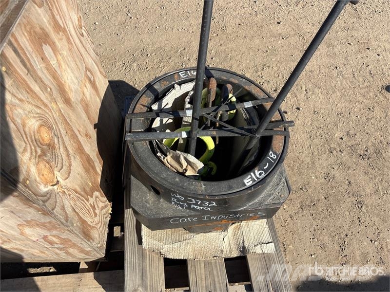 Quantity of (2) Rotary Table Bushings Kiti naudoti statybos komponentai
