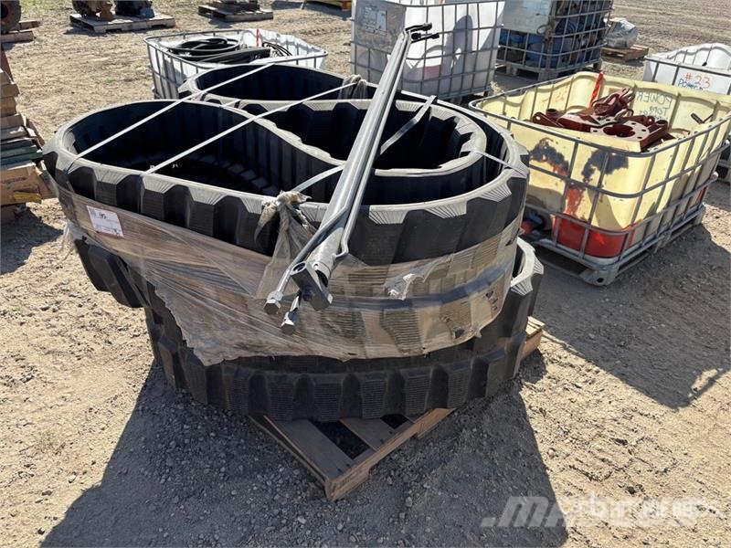 Quantity of (2) Rubber Tracks Drugi deli