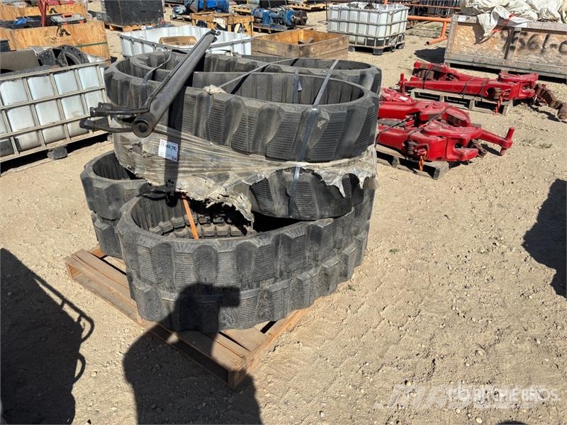 Quantity of (2) Rubber Tracks Drugi deli