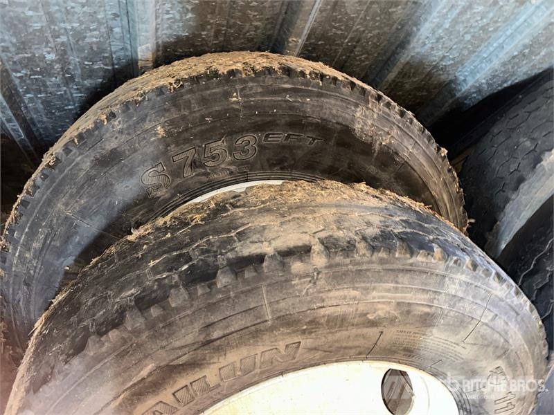 Quantity of (2) Salun 11R24.5 Tires Шины и колёса