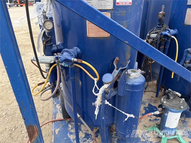 Quantity of (2) Sand Blasting Pot Ostalo za građevinarstvo