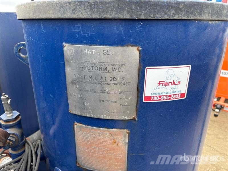 Quantity of (2) Sand Blasting Pot Ostalo za građevinarstvo