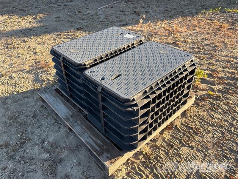 Quantity of (2) Service Box Andre komponenter