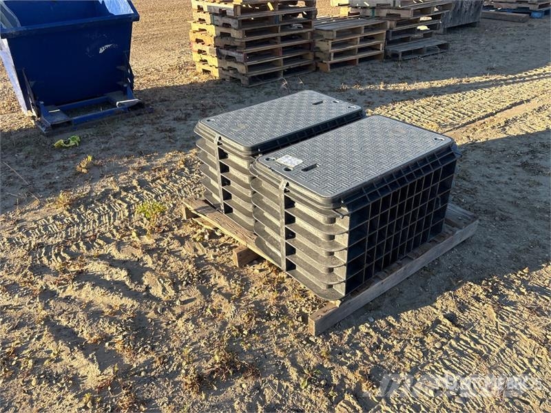 Quantity of (2) Service Box Andre komponenter