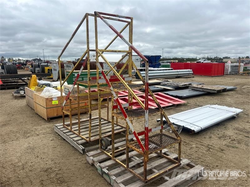 Quantity of (2) Set Of Portable Stairs Drugi deli