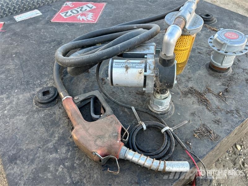 Quantity of (2) Slip Fuel Tank Brandstof-en toegevoegde tanks
