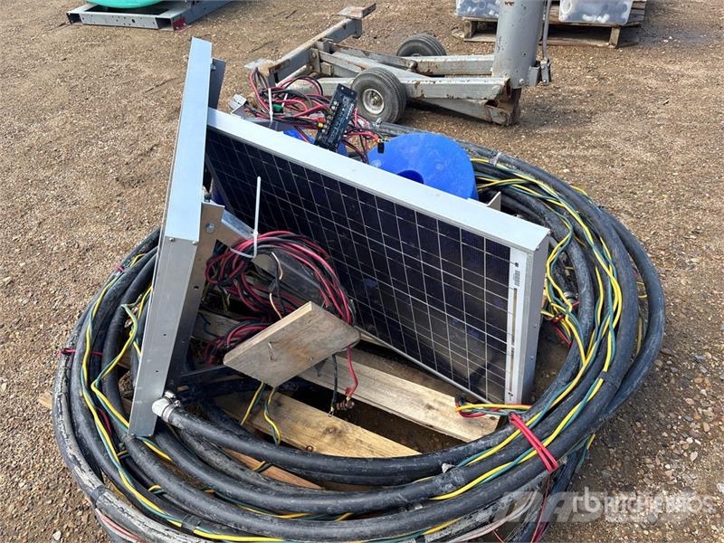 Quantity of (2) Solar Cattle Waterer Weitere Viehgeräte