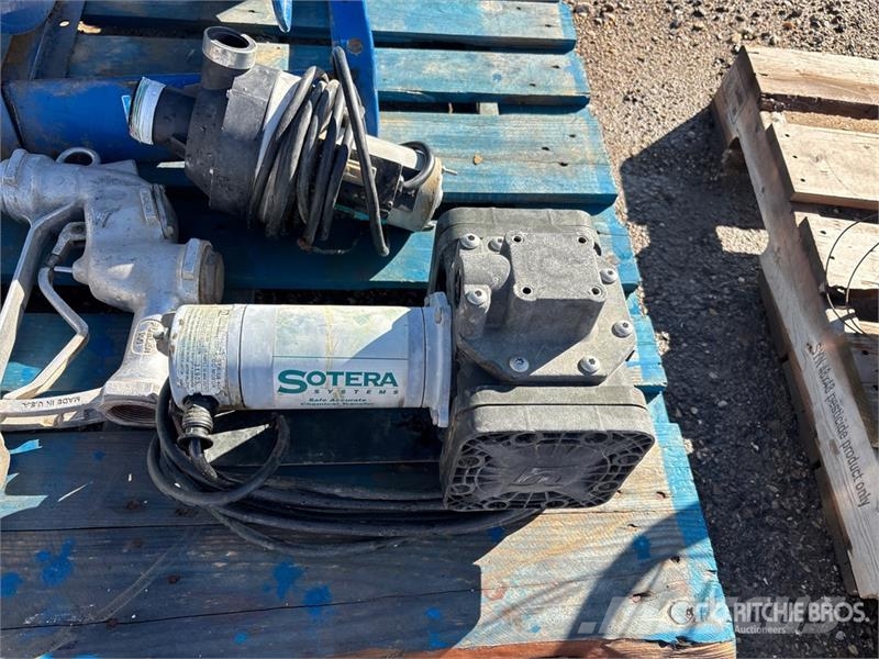 Quantity of (2) Sotera Systems Chemical Pump (Inop Pumpe i mikseri