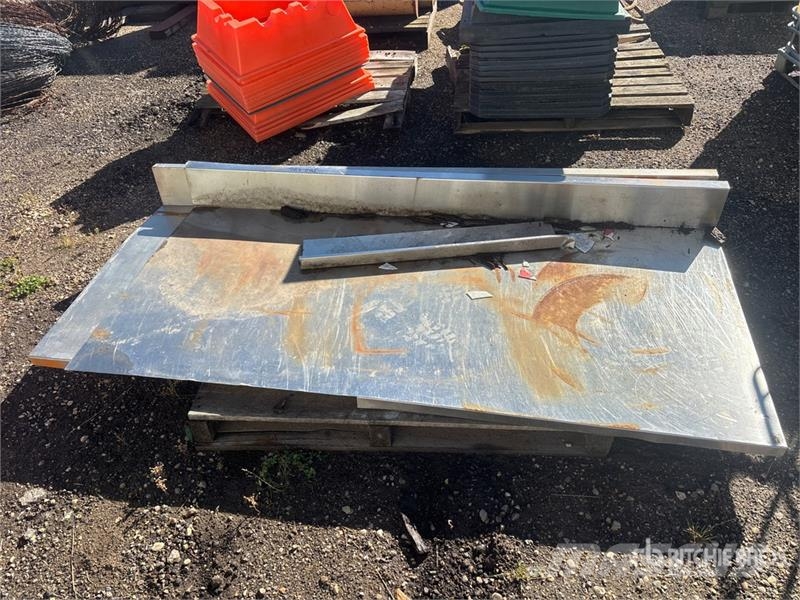 Quantity of (2) Stainless Steel Countertops Drugi deli