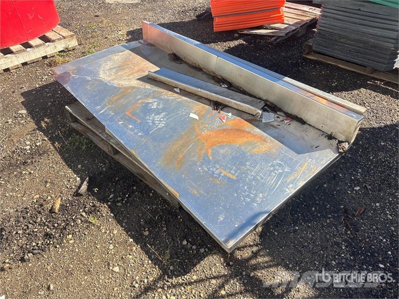 Quantity of (2) Stainless Steel Countertops Drugi deli