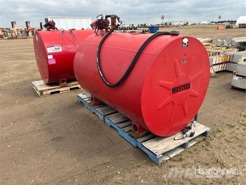 Quantity of (2) Steel Fuel Tank Баки для топлива и присадок