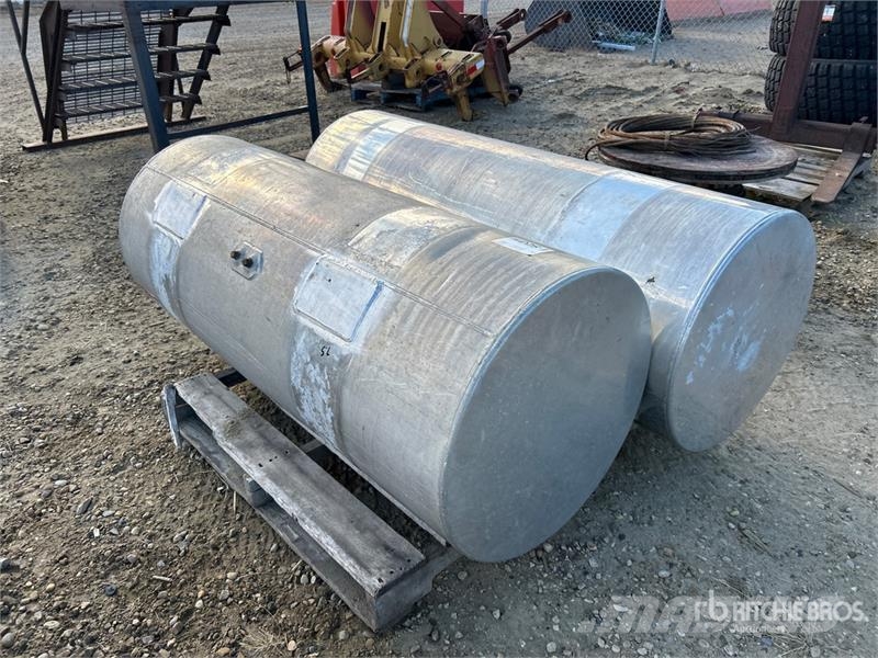 Quantity of (2) Steel Fuel Tank Kraftstoff- und Zusatzstoffbehälter
