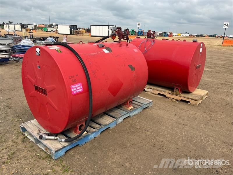 Quantity of (2) Steel Fuel Tank Баки для топлива и присадок