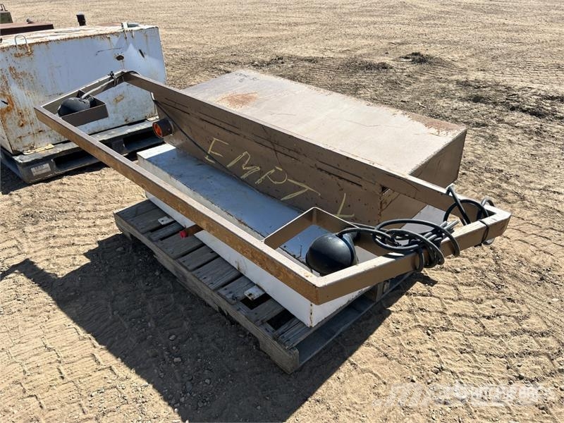 Quantity of (2) Steel Fuel Tank 연료 및 첨가제 탱크
