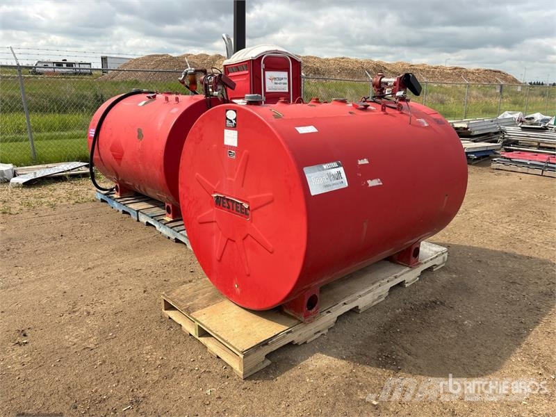 Quantity of (2) Steel Fuel Tank Баки для топлива и присадок