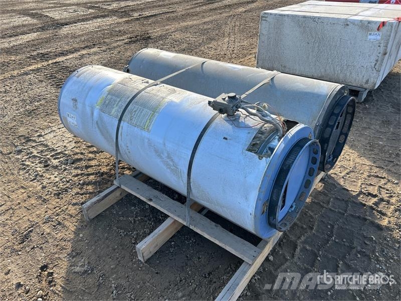 Quantity of (2) Steel Hot Water Tank Kraftstoff- und Zusatzstoffbehälter