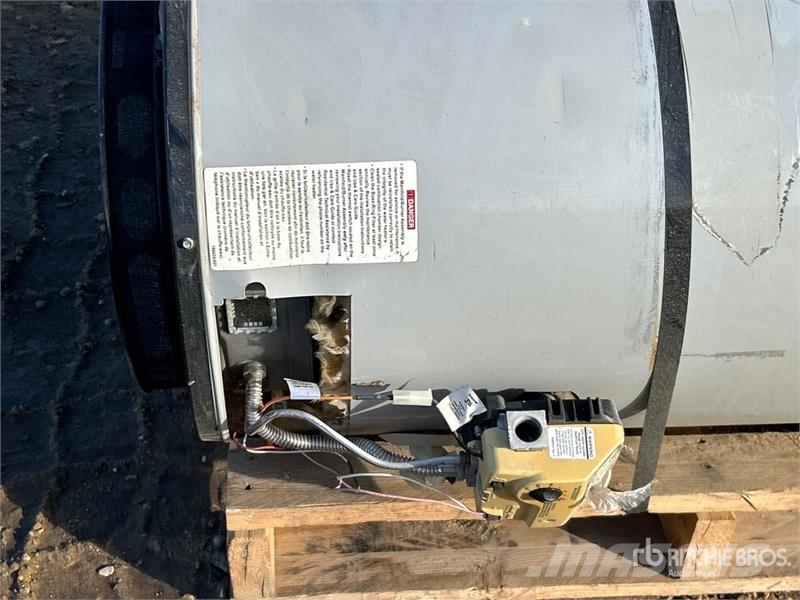 Quantity of (2) Steel Hot Water Tank Kraftstoff- und Zusatzstoffbehälter
